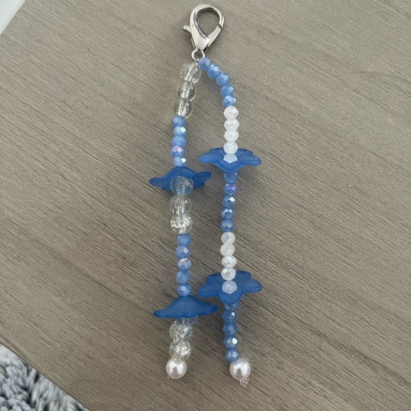 Handmade Blue and clear beaded keychain - Picture 3 of 3